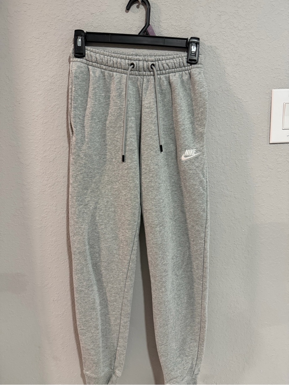 Nike Men’s Light Grey Drawstring Joggers